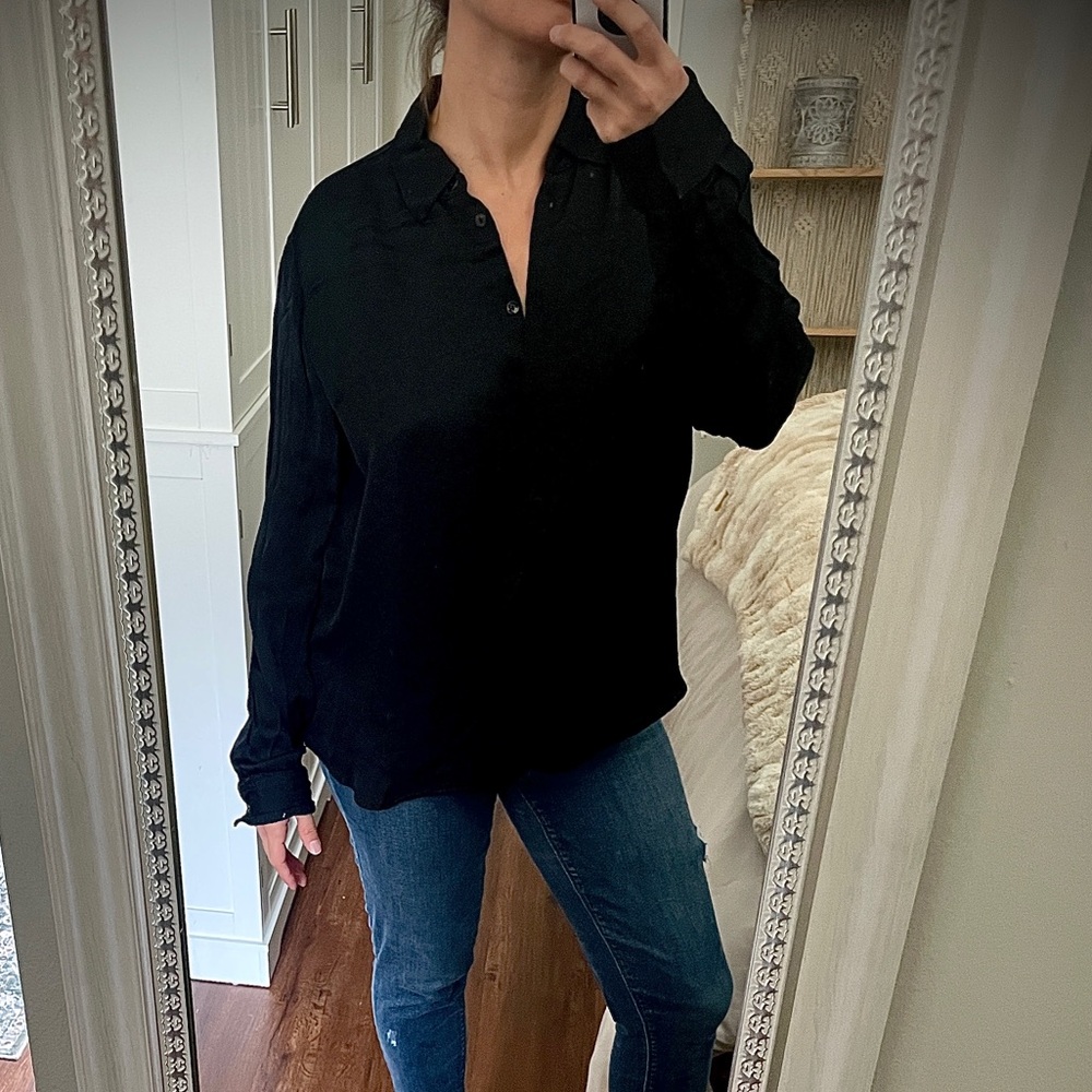 New Amour Vert Black Button-Down Blouse